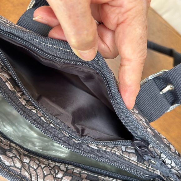 Rachel Ray Lunchbag. Floral, SilverInsulated. 1 Main & 1 small section. 12x9x5”. - Picture 6 of 7